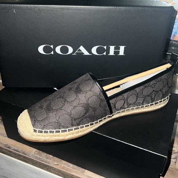 Coach - Picture 3 of 5